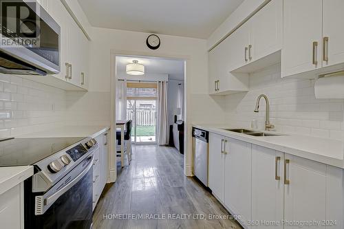 17 Clover Bloom Road, Brampton (Sandringham-Wellington), ON - Indoor Photo Showing Kitchen With Stainless Steel Kitchen With Double Sink With Upgraded Kitchen