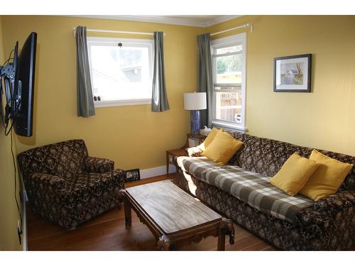 343 Archibald Street, Kimberley, BC - Indoor Photo Showing Living Room