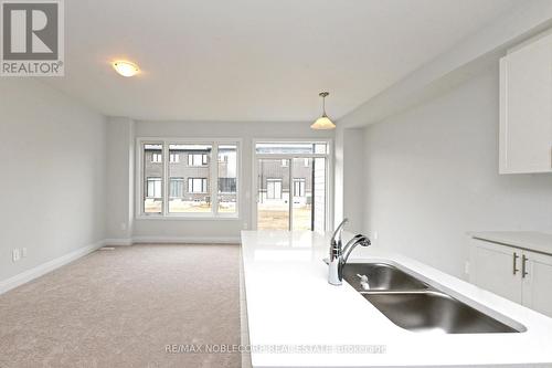 142 Corley Street, Kawartha Lakes (Lindsay), ON - Indoor Photo Showing Kitchen With Double Sink