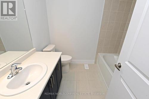 142 Corley Street, Kawartha Lakes (Lindsay), ON - Indoor Photo Showing Bathroom