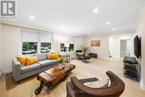 12 Blue Ridge Road, Toronto (Bayview Village), ON - Indoor Photo Showing Living Room