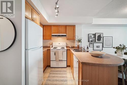 905 - 17 Barberry Place, Toronto (Bayview Village), ON - Indoor Photo Showing Kitchen With Double Sink