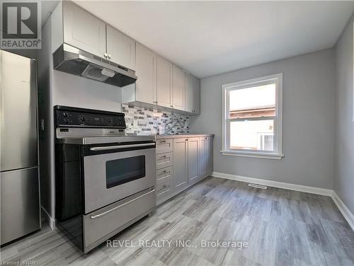 4591 Homewood Avenue, Niagara Falls, ON - Indoor Photo Showing Kitchen