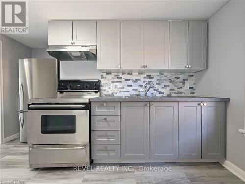 4591 Homewood Avenue, Niagara Falls, ON - Indoor Photo Showing Kitchen