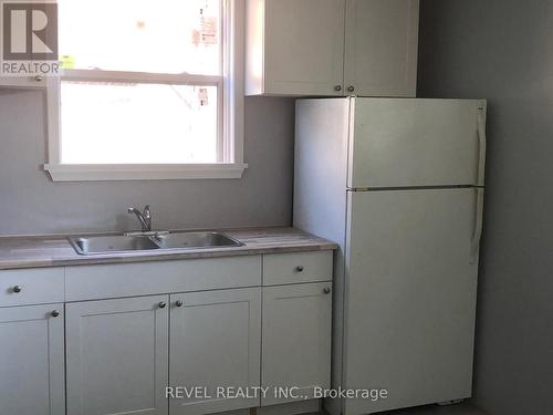 4591 Homewood Avenue, Niagara Falls, ON - Indoor Photo Showing Kitchen With Double Sink