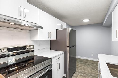 46117 Gore Avenue, Chilliwack, BC - Indoor Photo Showing Kitchen