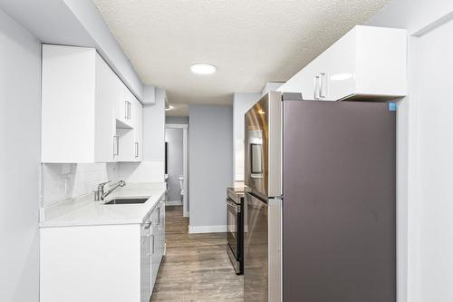 46117 Gore Avenue, Chilliwack, BC - Indoor Photo Showing Kitchen