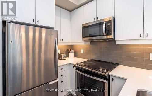 Ph 438 - 555 William Graham Drive W, Aurora, ON - Indoor Photo Showing Kitchen With Stainless Steel Kitchen