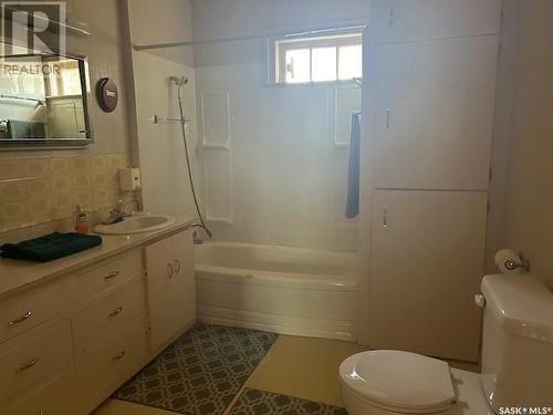 217 2Nd Avenue W, Mossbank, SK - Indoor Photo Showing Bathroom