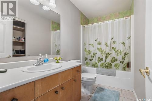 1505 Kilburn Avenue, Saskatoon, SK - Indoor Photo Showing Bathroom