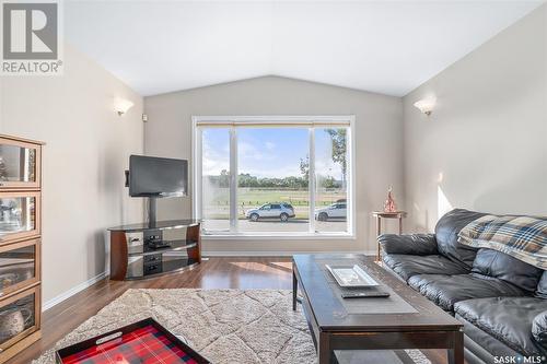 1505 Kilburn Avenue, Saskatoon, SK - Indoor Photo Showing Living Room