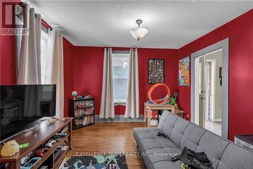 3766 Old Orchard Street, North Glengarry, ON - Indoor Photo Showing Living Room