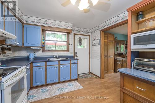 146 Union Avenue, Middlesex Centre (Komoka), ON - Indoor Photo Showing Kitchen With Double Sink