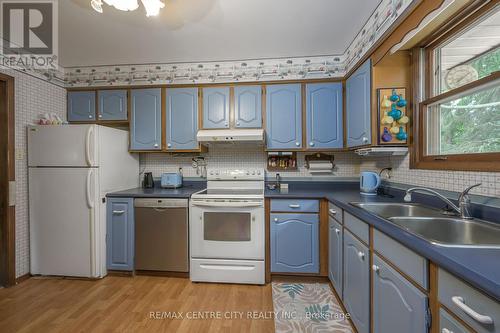 146 Union Avenue, Middlesex Centre (Komoka), ON - Indoor Photo Showing Kitchen With Double Sink