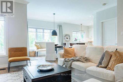 87 Oleary Drive, Hamilton (Meadowlands), ON - Indoor Photo Showing Living Room