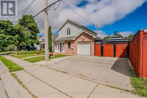 171 Norfolk Avenue, Cambridge, ON - Outdoor With Facade