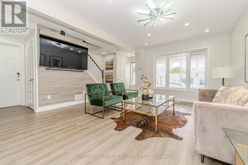 171 Norfolk Avenue, Cambridge, ON - Indoor Photo Showing Living Room