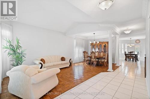 10 Kilmarnoch Avenue, Vaughan (Maple), ON - Indoor Photo Showing Living Room