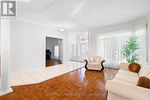 10 Kilmarnoch Avenue, Vaughan (Maple), ON - Indoor Photo Showing Living Room