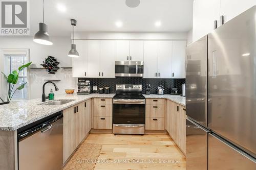 99 Francis Street, Hamilton, ON - Indoor Photo Showing Kitchen With Upgraded Kitchen