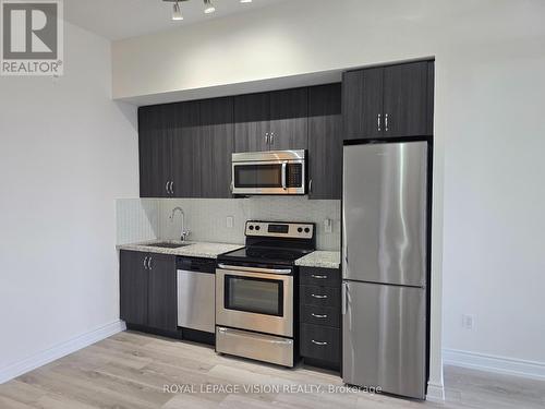 315 - 8763 Bayview Avenue W, Richmond Hill (Doncrest), ON - Indoor Photo Showing Kitchen With Stainless Steel Kitchen