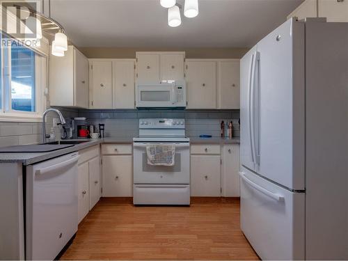 13707 Dickson Avenue Unit# 13 Lot# 13, Summerland, BC - Indoor Photo Showing Kitchen