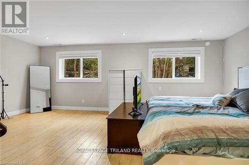 1625 Hillside Drive, London, ON - Indoor Photo Showing Bedroom