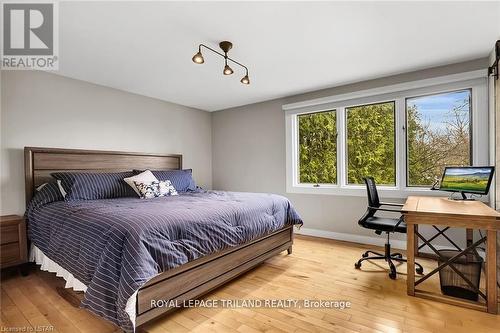 1625 Hillside Drive, London, ON - Indoor Photo Showing Bedroom