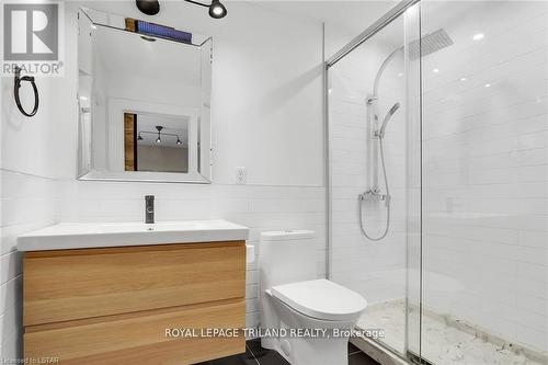 1625 Hillside Drive, London, ON - Indoor Photo Showing Bathroom