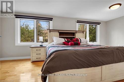 1625 Hillside Drive, London, ON - Indoor Photo Showing Bedroom