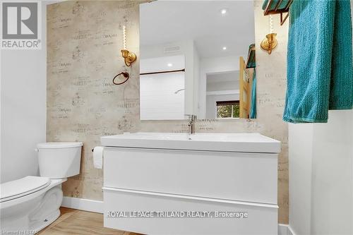 1625 Hillside Drive, London, ON - Indoor Photo Showing Bathroom