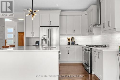 2020 Wateroak Drive, London, ON - Indoor Photo Showing Kitchen With Upgraded Kitchen