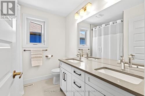 2020 Wateroak Drive, London, ON - Indoor Photo Showing Bathroom