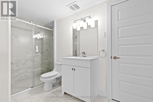 2020 Wateroak Drive, London, ON - Indoor Photo Showing Bathroom