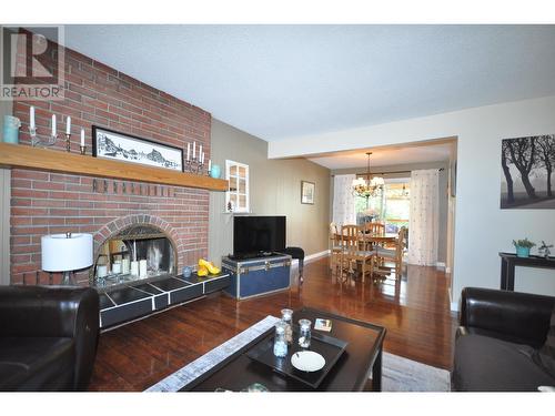 1507 Gun-A-Noot Trail, Williams Lake, BC - Indoor Photo Showing Living Room With Fireplace