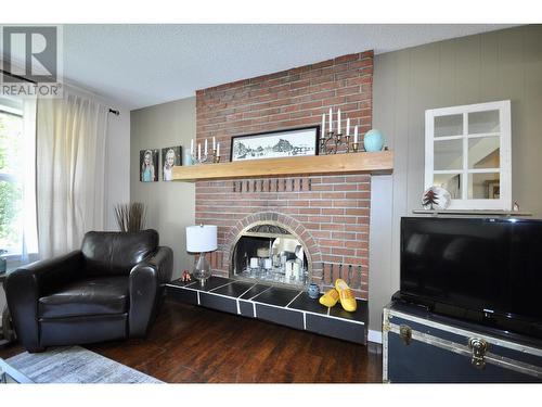 1507 Gun-A-Noot Trail, Williams Lake, BC - Indoor Photo Showing Living Room With Fireplace