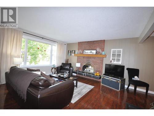 1507 Gun-A-Noot Trail, Williams Lake, BC - Indoor Photo Showing Living Room With Fireplace