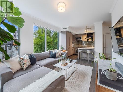 306 - 128 Pears Avenue, Toronto (Annex), ON - Indoor Photo Showing Living Room