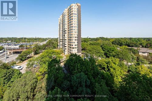 803 - 1055 Southdown Road, Mississauga (Clarkson), ON - Outdoor