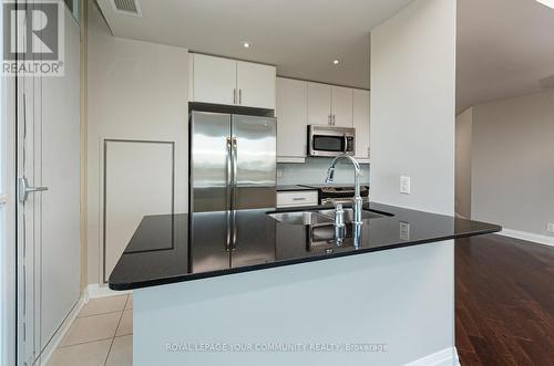 803 - 1055 Southdown Road, Mississauga (Clarkson), ON - Indoor Photo Showing Kitchen