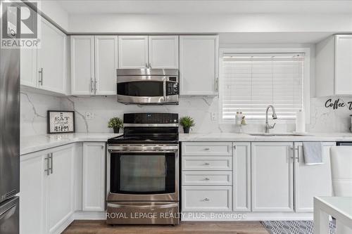 487 Cedar Hedge Road, Milton (Clarke), ON - Indoor Photo Showing Kitchen With Upgraded Kitchen