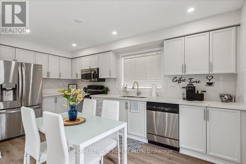 487 Cedar Hedge Road, Milton (Clarke), ON - Indoor Photo Showing Kitchen With Upgraded Kitchen