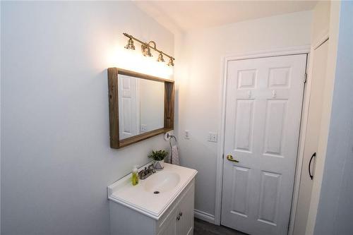 5 Hillcrest Road, Port Colborne, ON - Indoor Photo Showing Bathroom