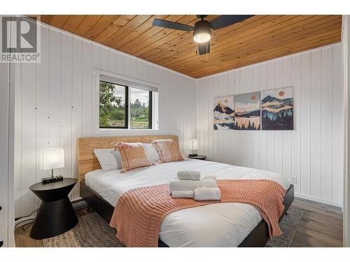 1399 12Th  Avenue, Invermere, BC - Indoor Photo Showing Bedroom