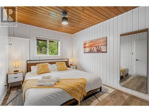 1399 12Th  Avenue, Invermere, BC - Indoor Photo Showing Bedroom