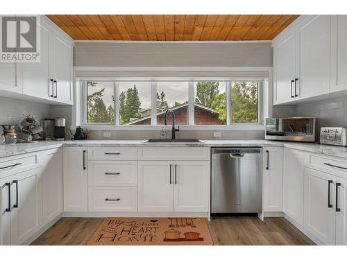 1399 12Th  Avenue, Invermere, BC - Indoor Photo Showing Kitchen