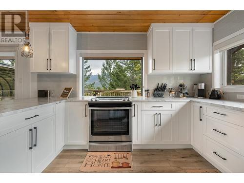 1399 12Th  Avenue, Invermere, BC - Indoor Photo Showing Kitchen