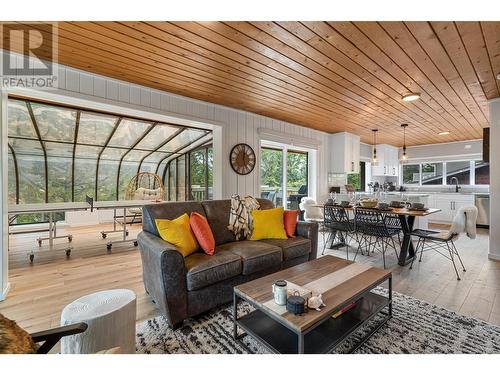 1399 12Th  Avenue, Invermere, BC - Indoor Photo Showing Living Room