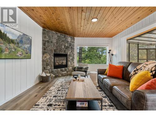 1399 12Th  Avenue, Invermere, BC - Indoor Photo Showing Living Room With Fireplace