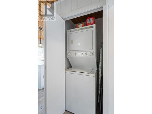 1399 12Th  Avenue, Invermere, BC - Indoor Photo Showing Laundry Room